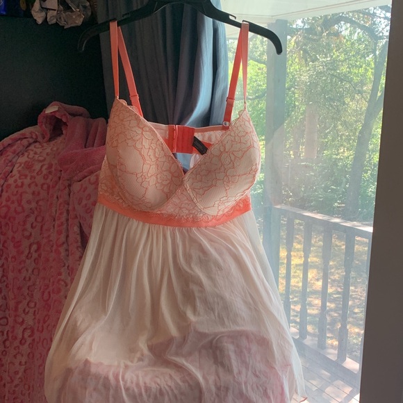 PLUS SIZE 3X Elegant Lace Trim Babydoll- Coral & White - Picture 1 of 5